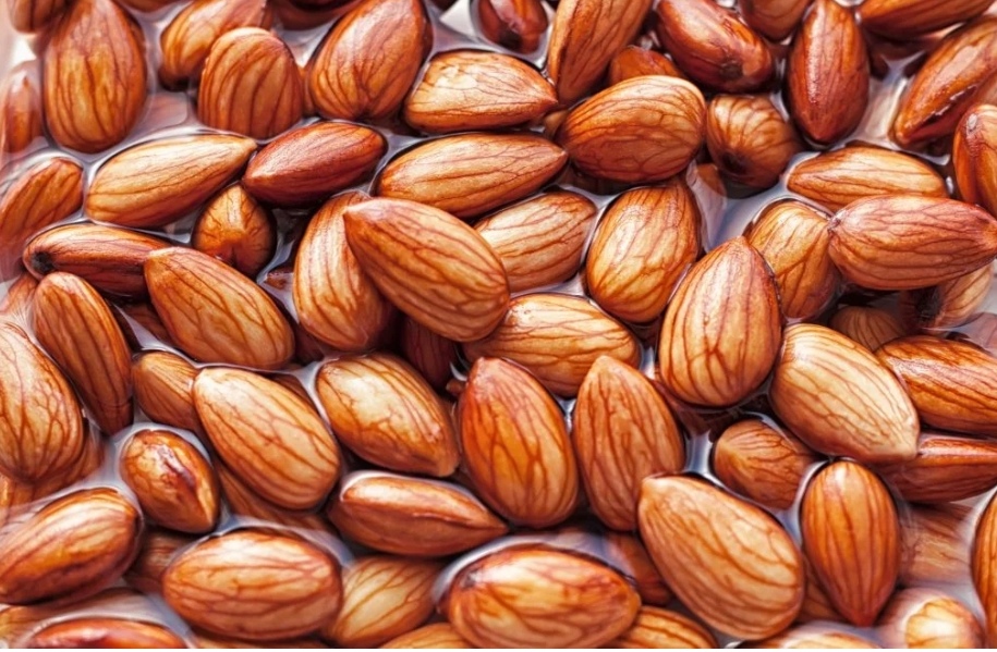 اللوز&nbsp;