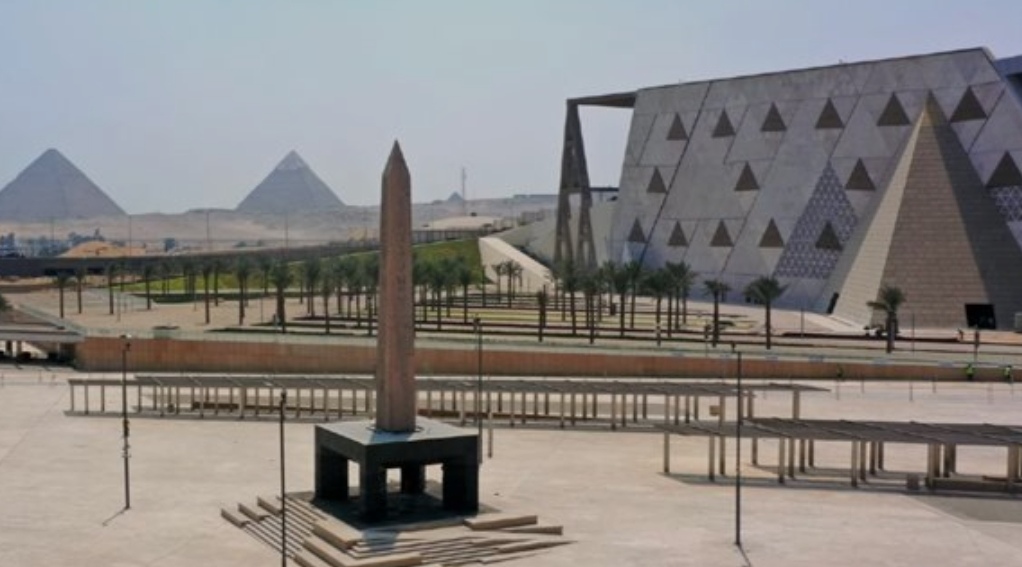 المتحف المصري الكبير من الخارج&nbsp;