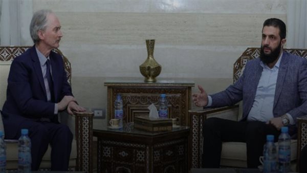 المبعوث الأممي بيدرسن على اليسار و لقاء مع أحمد الشرع 