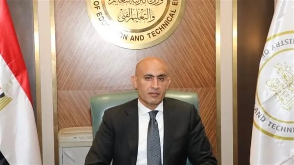 محمد عبد اللطيف وزير التربية والتعليم المصري 